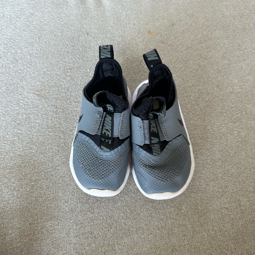 Gray Toddler Nike’s 6c